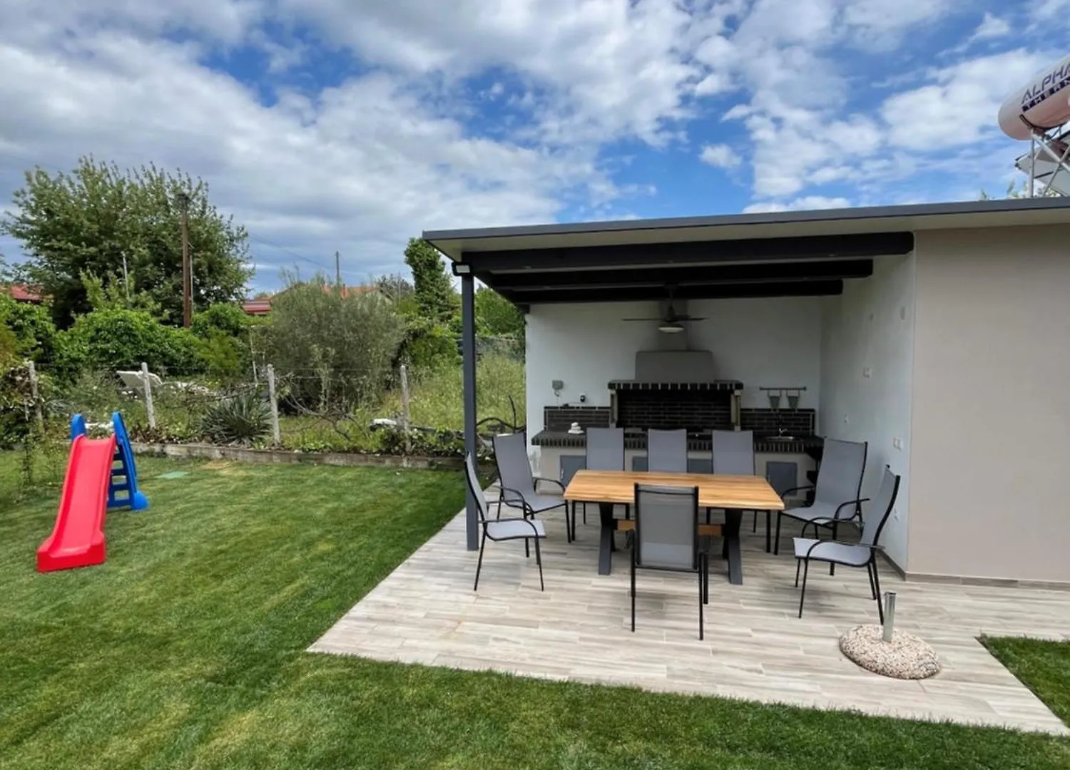 فيلا Κ & Μ House By The Sea نيا إيراكليا بيت للعطل